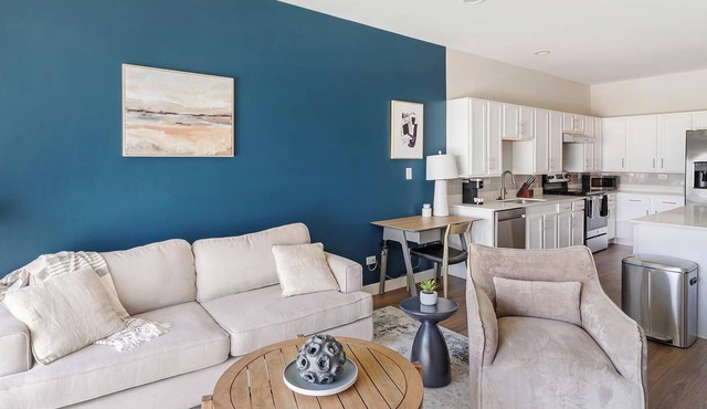 Landing | Stylish 1BD, Clubhouse, Pool