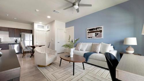 Landing Stylish 1BD Clubhouse Gym