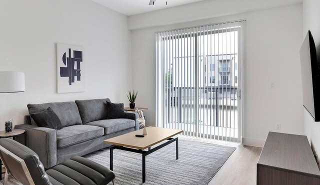 Landing | Stylish 1BD, Courtyard, Gym