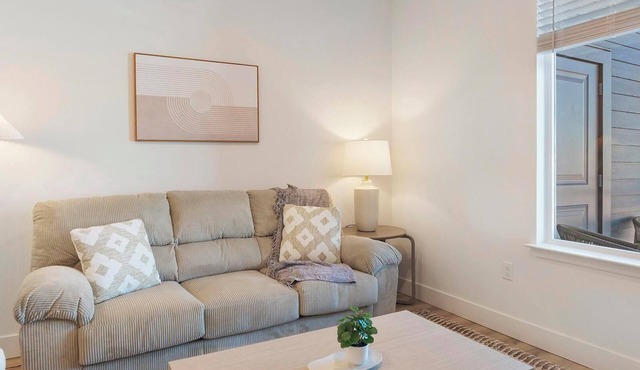 Landing | Stylish 1BD, Gym, Clubhouse