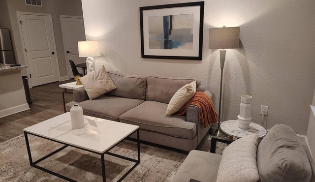 Landing | Stylish 1BD, Gym, Pool