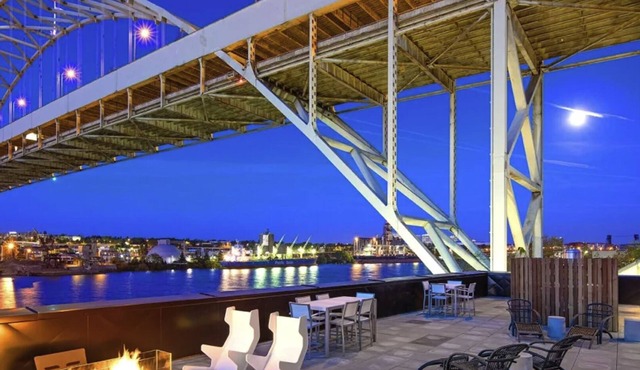 Landing | Stylish 1BD, Gym, Rooftop Lounge