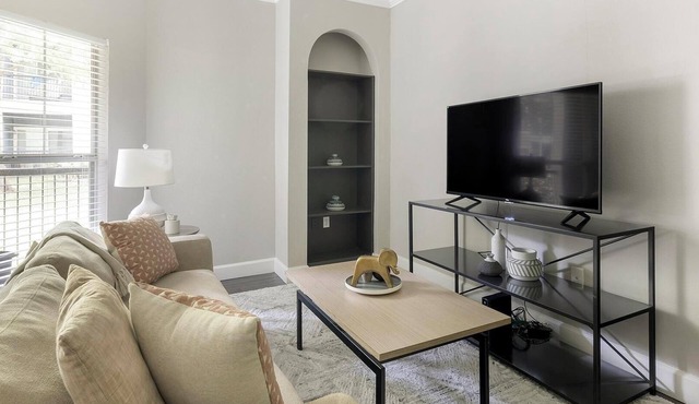 Landing | Stylish 1BD, Gym, Clubhouse