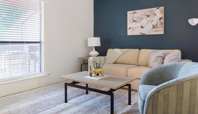 Landing | Stylish 1BD, Gym, Pool