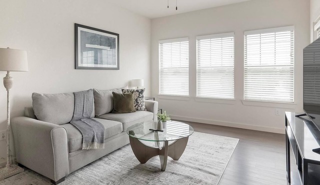 Landing | Stylish 1BD, Gym, Pool