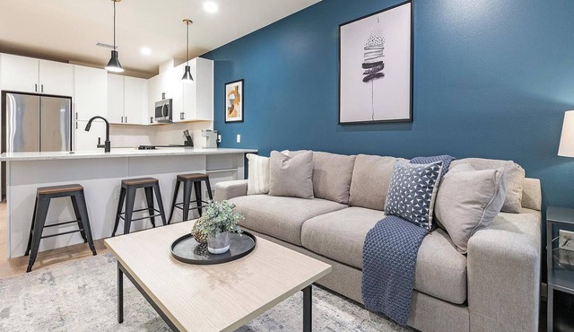 Landing | Stylish 1BD, Gym, Rooftop Lounge
