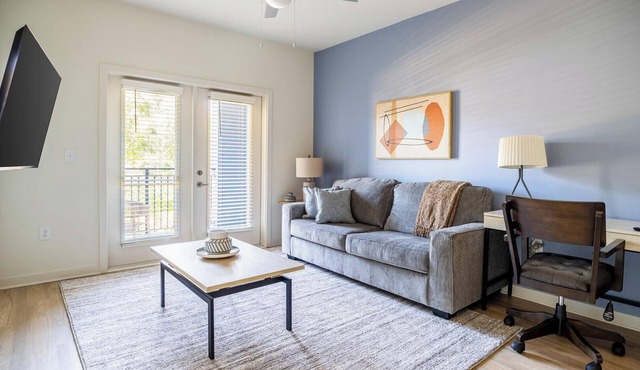 Landing | Stylish 1BD, Pool, Gym