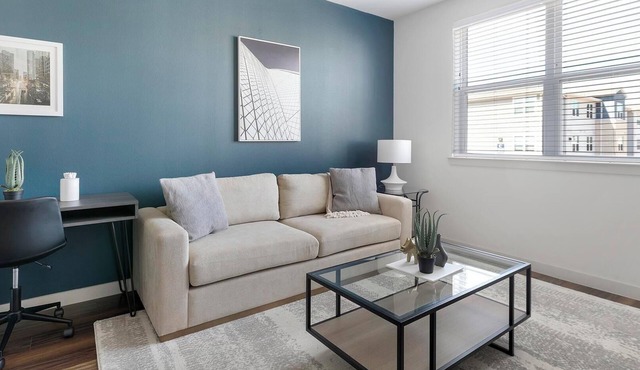 Landing | Stylish 1BD, Pool, Gym
