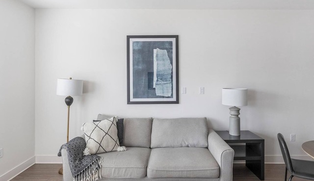 Landing | Stylish 1BD, Pool, Gym