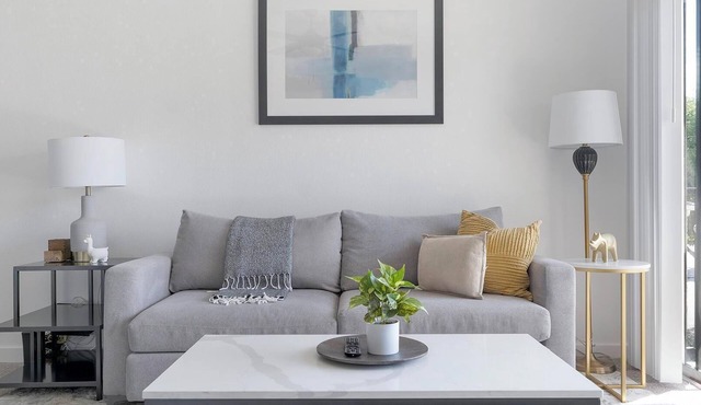 Landing | Stylish 1BD, Pool, Gym