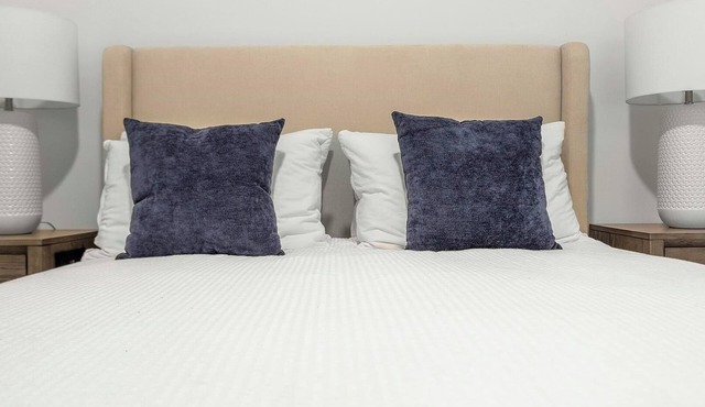 Landing | Stylish 1BD, Rooftop Lounge, Courtyard