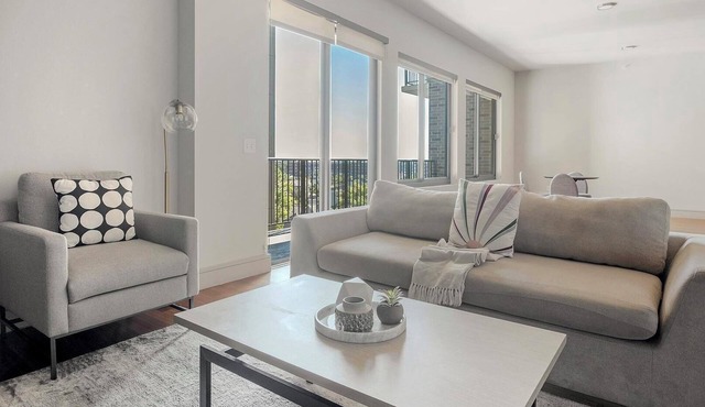 Landing | Stylish 1BD, Tennis Court, Pool