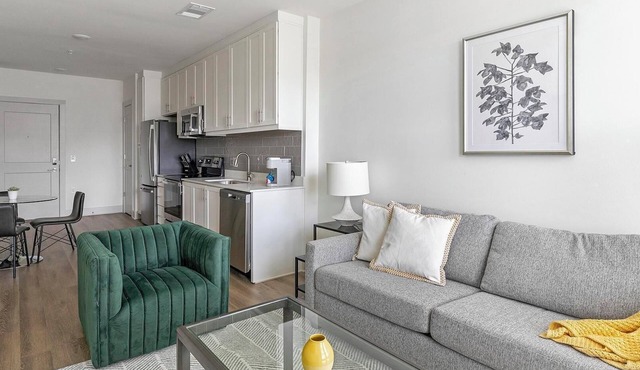Landing | Stylish 1BD, Gym, Clubhouse