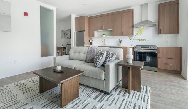 Landing | Stylish 1BD, Pool, Gym