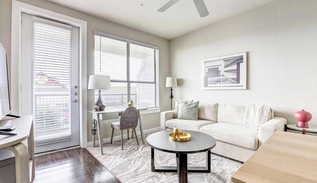 Landing | Stylish 1BD, Rooftop Lounge, Gym