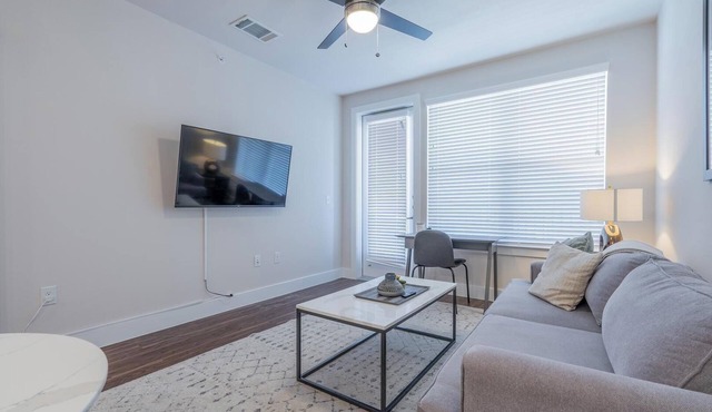 Landing | Stylish 1BD, Clubhouse, Pool
