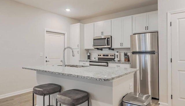 Landing | Stylish 1BD, Clubhouse, Pool