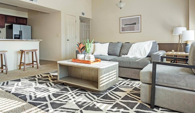 Landing | Stylish 2BD, Gym, Pool