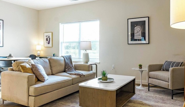 Landing | Stylish 2BD, Courtyard, Gym