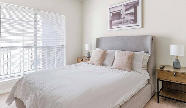Landing | Stylish 2BD, Gym, Pool