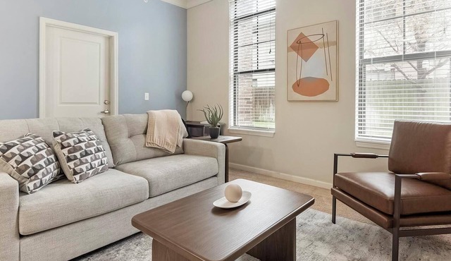 Landing | Stylish 2BD, Gym, Pool