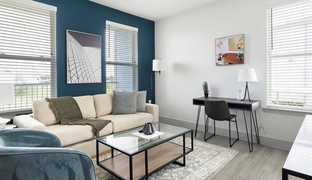 Landing | Stylish 2BD, Gym, Pool