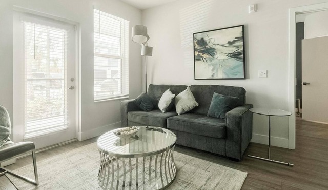 Landing | Stylish 2BD, Gym, Pool