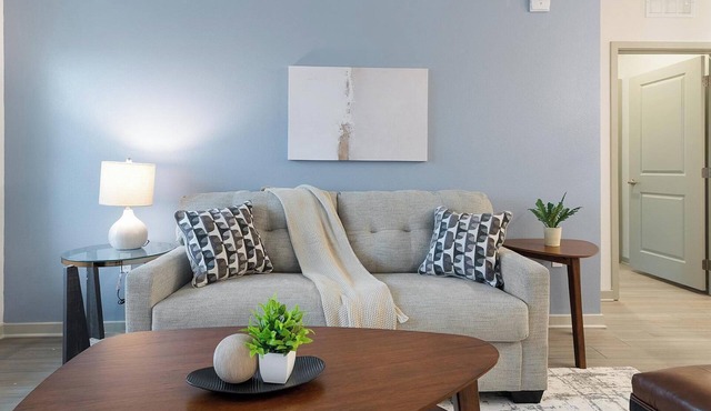 Landing | Stylish 2BD, Gym, Clubhouse