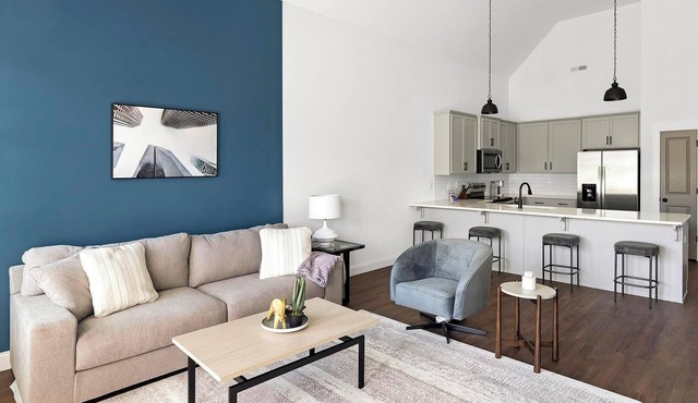 Landing | Stylish 2BD, Gym, Clubhouse