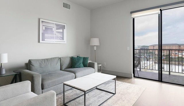 Landing | Stylish 2BD, Gym, Pool