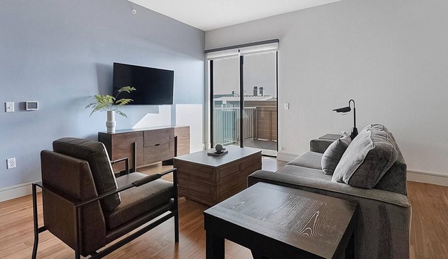 Landing | Stylish 2BD, Gym, Tennis Court