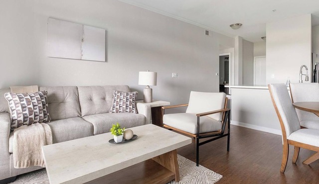 Landing | Stylish 2BD, Gym, Clubhouse