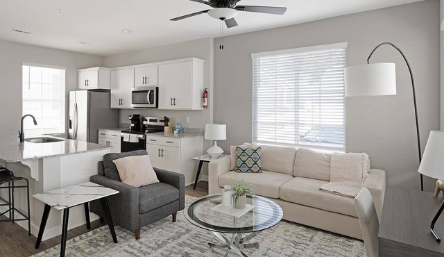 Landing | Stylish 2BD, Gym, Pool