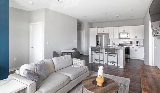 Landing | Stylish 2BD, Gym, Pool