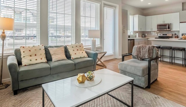 Landing | Stylish 2BD, Gym, Clubhouse