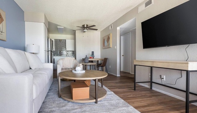 Landing | Stylish 2BD in Maryvale Village