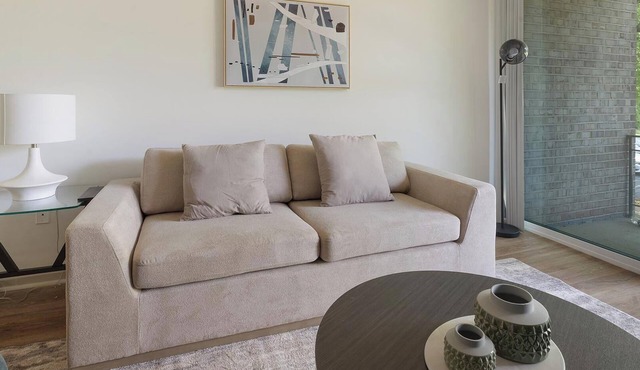 Landing | Stylish 2BD, Pool, Gym