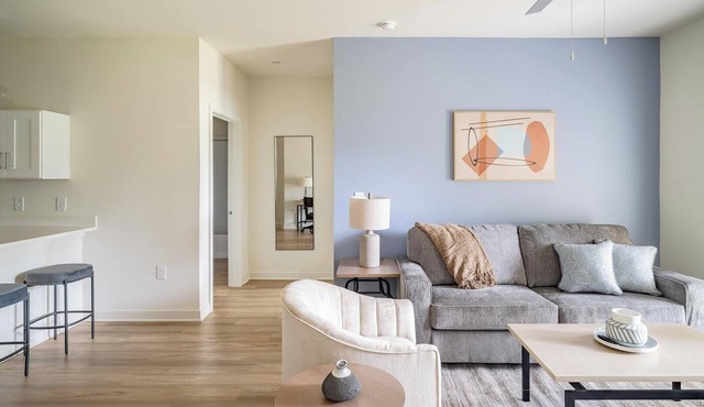 Landing | Stylish 2BD, Pool, Gym