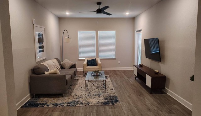 Landing | Stylish 2BD, Pool, Gym