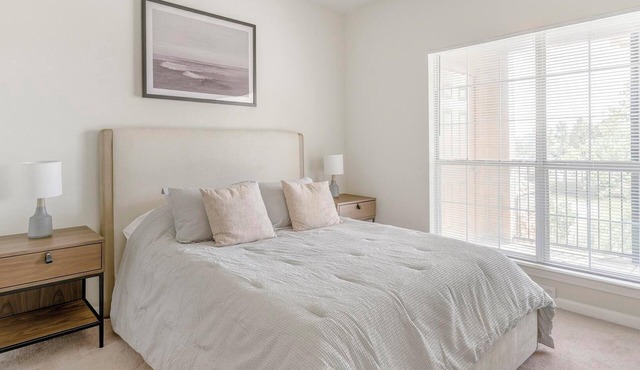 Landing | Stylish 2BD, Pool, Gym