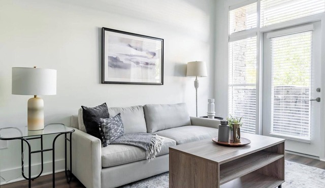 Landing | Stylish 2BD, Pool, Gym