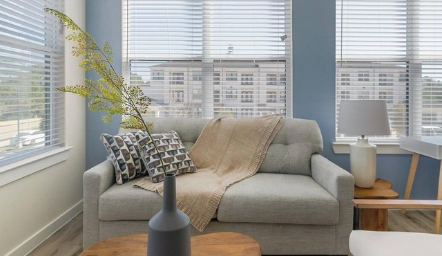 Landing | Stylish 2BD, Pool, Clubhouse