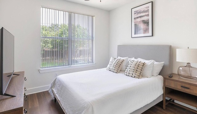 Landing | Stylish 2BD, Pool, Clubhouse