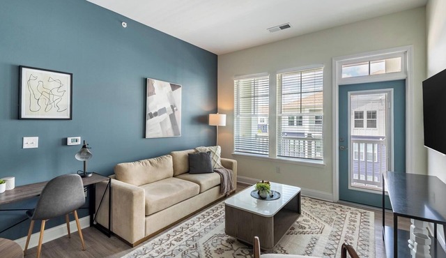 Landing | Stylish 2BD, Pool, Clubhouse
