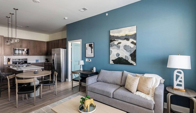 Landing | Stylish 2BD, Pool, Gym