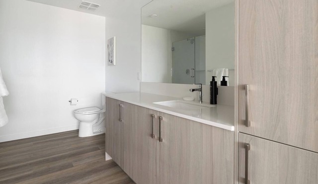 Landing | Stylish 2BD, Pool