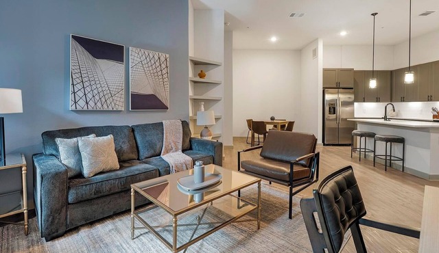 Landing | Stylish 2BD, Rooftop Lounge, Gym