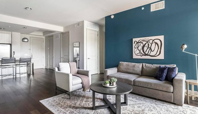 Landing | Stylish 2BD, Tennis Court, Gym