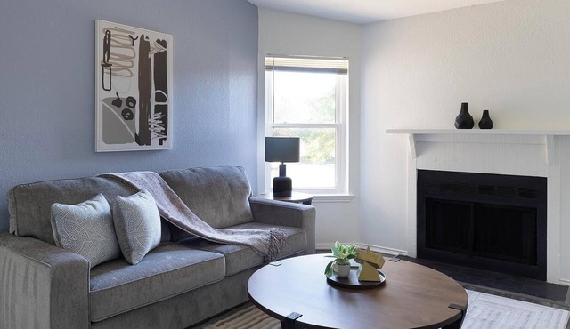 Landing | Stylish 2BD, Tennis Court, Pool