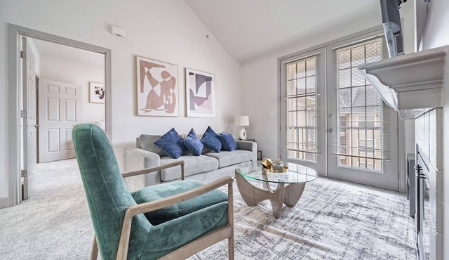 Landing | Stylish 2BD, Pool, Gym